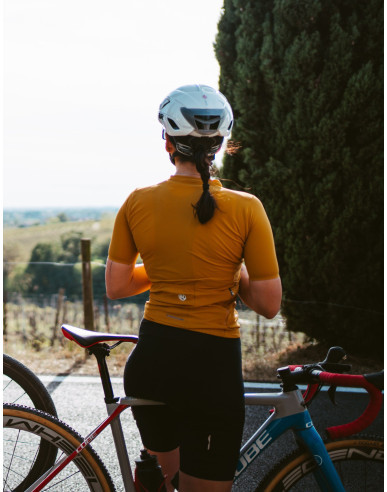 A Bicycle Line GHIAIA S3 kerékpáros mez kiváló választás a gravel és MTB kerékpározáshoz