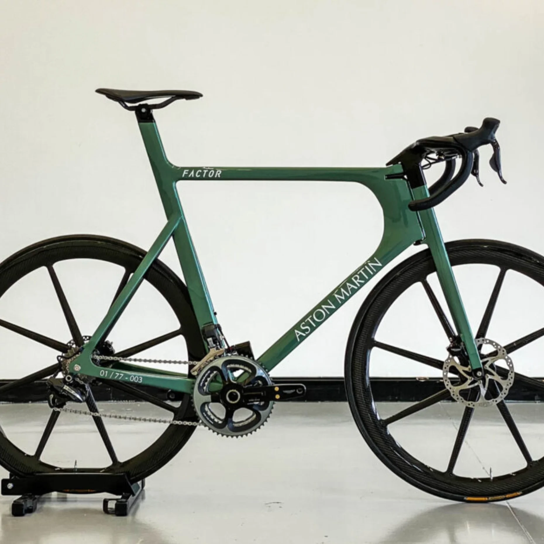 A Factor és az Aston Martin közös projektje: ONE-77