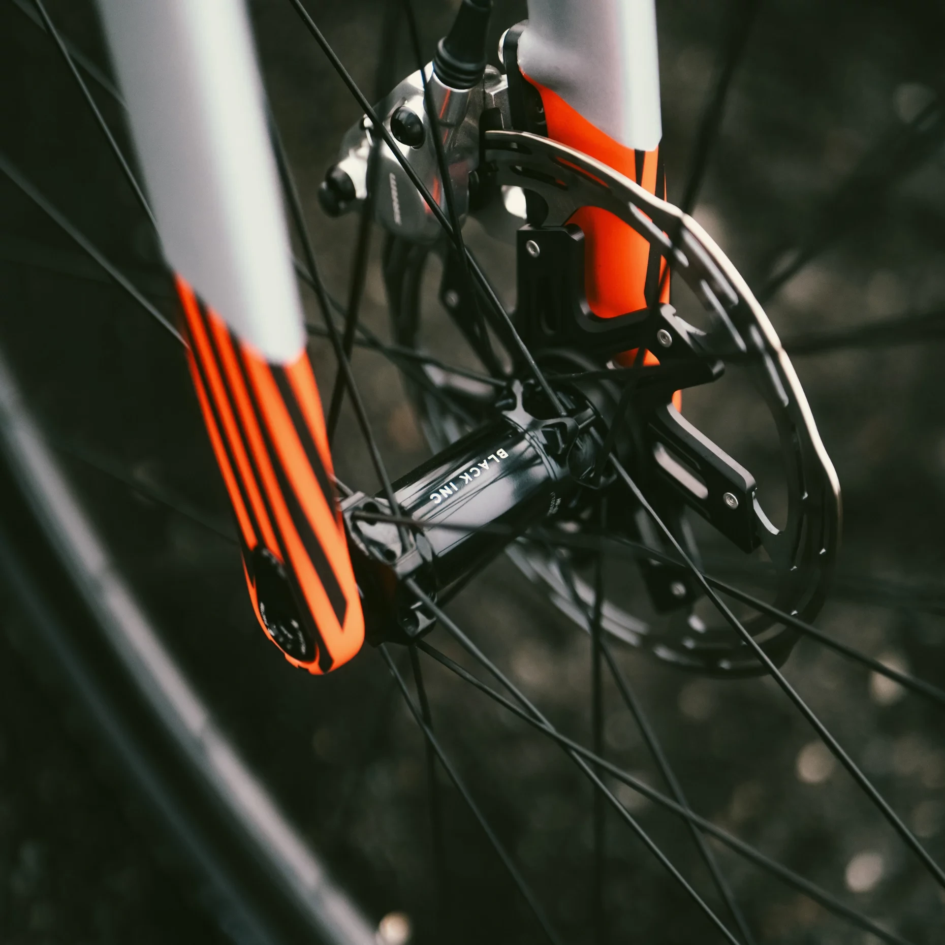 Factor Aluto gravel kerékpár Black Inc kerékszett agy