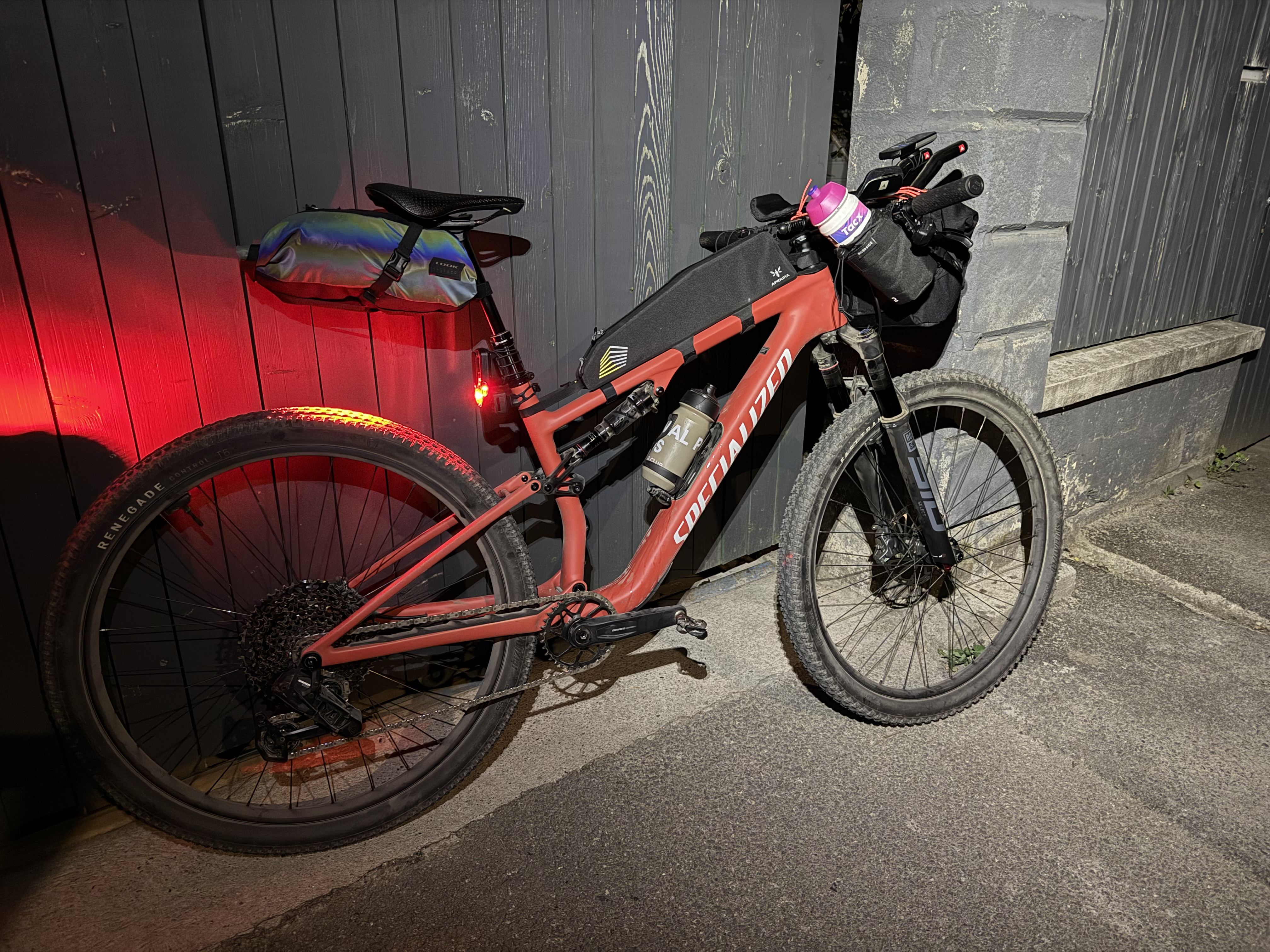 Polisor Ádám kerékpárja – Specialized Epic 8