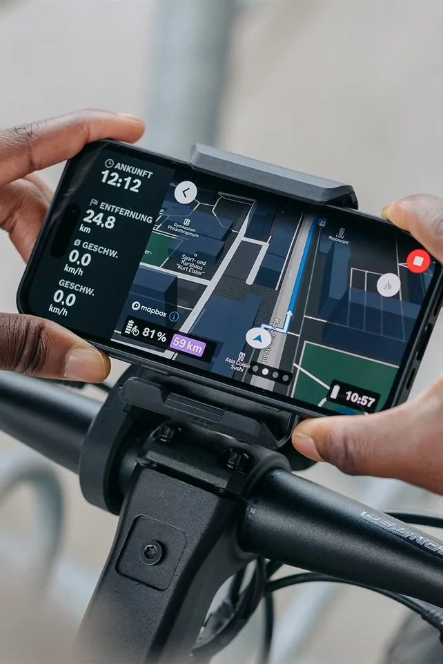 A Bosch eBike Flow App menet kijezőjét a SmartPhoneGrip-vel tudja használni
