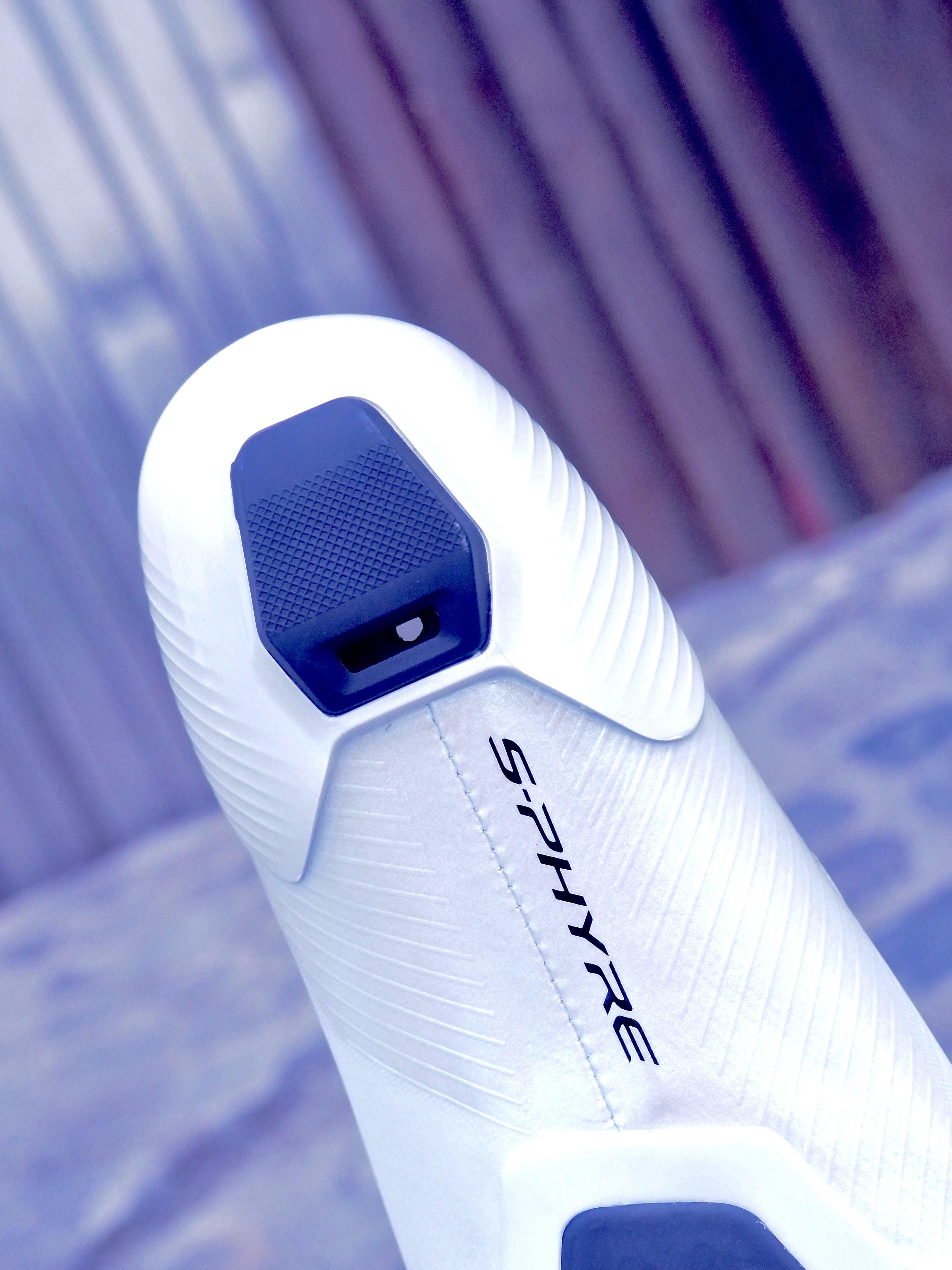 A Shimano RC903 karbon országúti kerékpáros cipő sarokrésze nem cserélhető