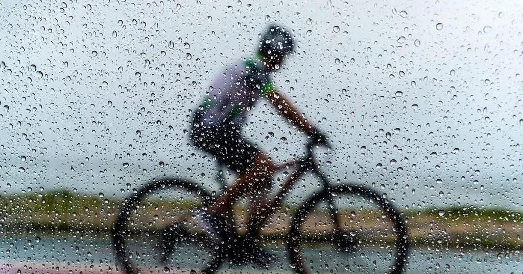 Kerékpáros esőben