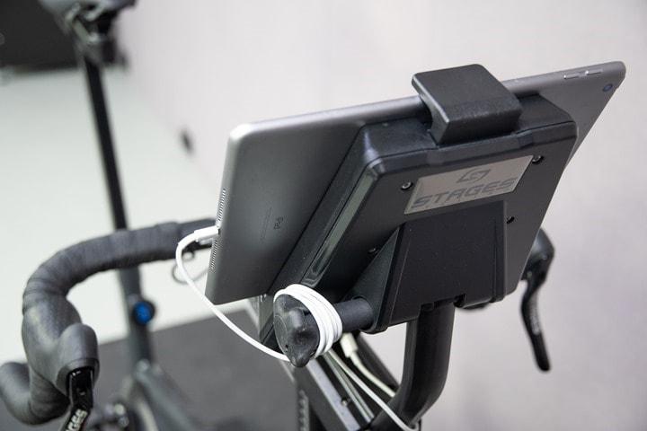 A Stages SB20 szobakerékpáron okostelefon- és tablet tartó is helyet kapott 2 USB porttal