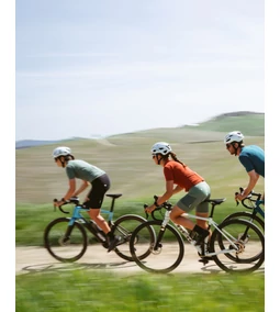 A legjobb középkategóriás kerékpáros mezek és nadrágok a Bicycle Line-tól 