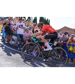 Tekerj, amivel a Tour de France szakaszgyőztesek: Bianchi Oltre országúti kerékpár bemutató