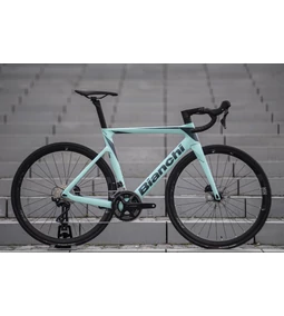 Ha megfizethető aero országúti kerékpárt keresel: Bianchi Oltre Race
