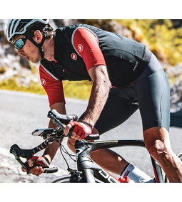  A Castelli 2020-s nyári kollekciójának bemutatója - Kusz Mátyás és a Smúzerek közreműködésével 