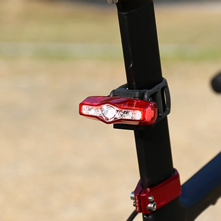 CATEYE VIZ150 TLLD800R 4 funkció 3 LED USB hátsó lámpa