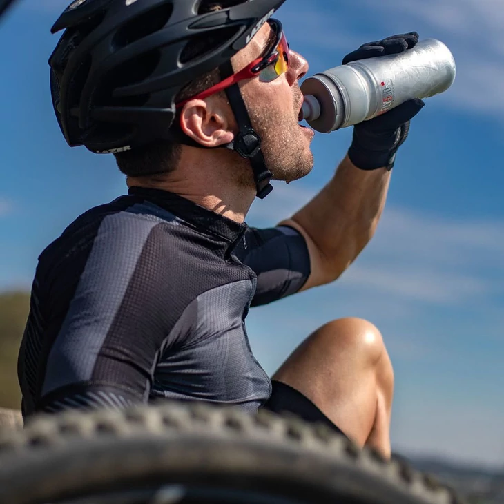 ELITE ICE FLY hidegen tartó kulacs