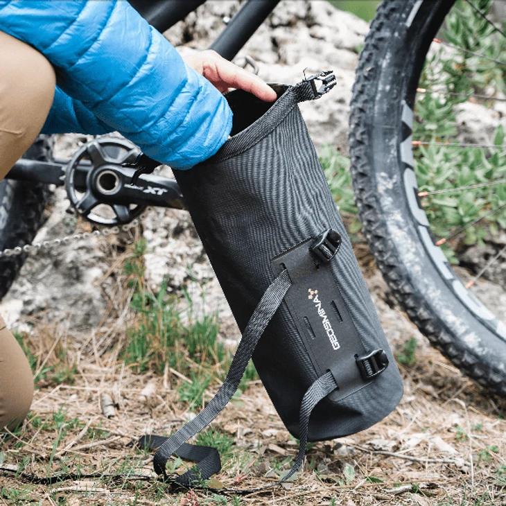 GEOSMINA CARGO CAGE táska villára