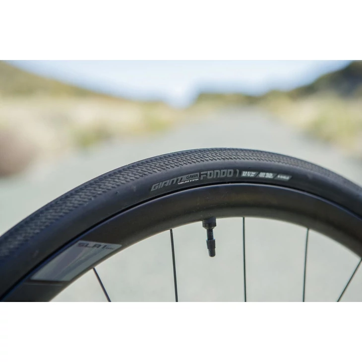 GIANT GAVIA FONDO 1 700 x 28C tubeless gumiköpeny