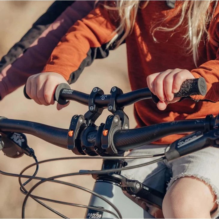 SHOTGUN PRO gyermekülés és kormány csomagban