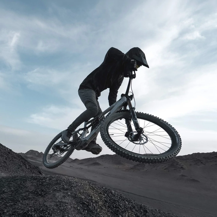 AMFLOW PX CARBON Avinox 700 Wh Black M kerékpár