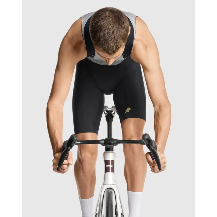 ASSOS 1/3 MILLE GTO S11 kantáros rövidnadrág