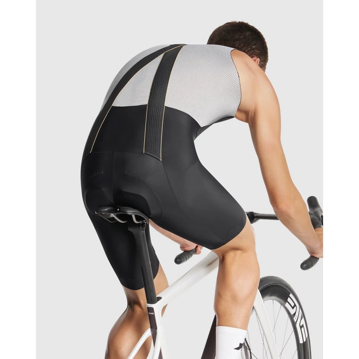 ASSOS 1/3 MILLE GTO S11 kantáros rövidnadrág