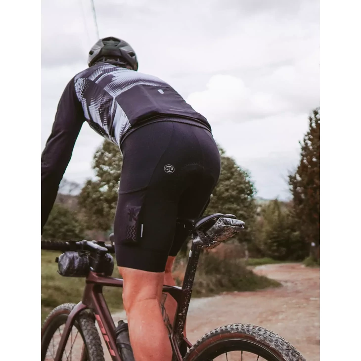 BICYCLE LINE FANGO kantáros rövidnadrág