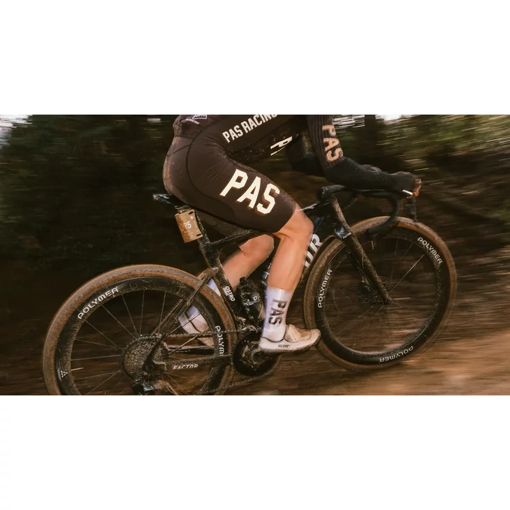 FACTOR OSTRO GRAVEL Force kerékpár wattmérővel