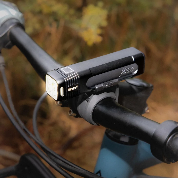 KNOG BLINDER PRO 700 első lámpa