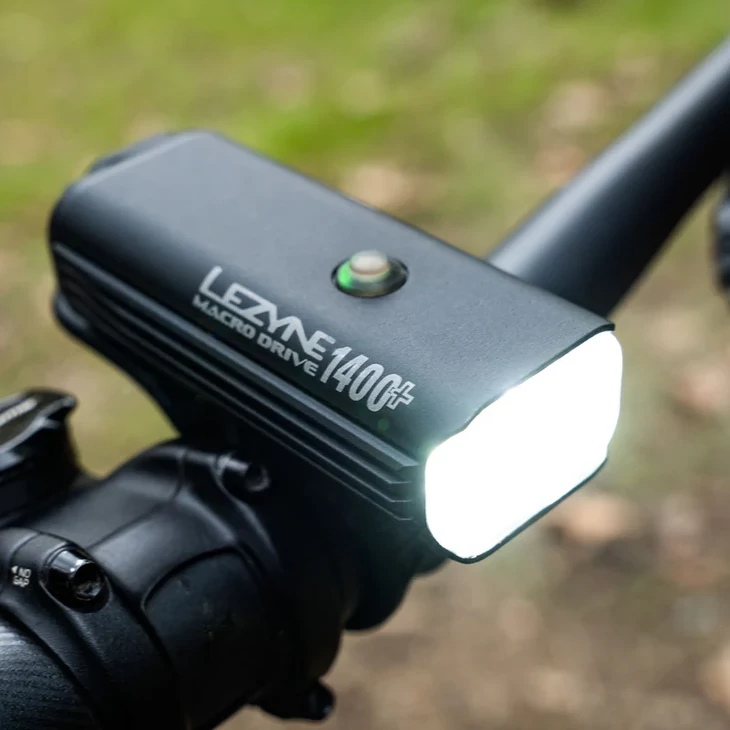 LEZYNE MACRO DRIVE 1400  első lámpa