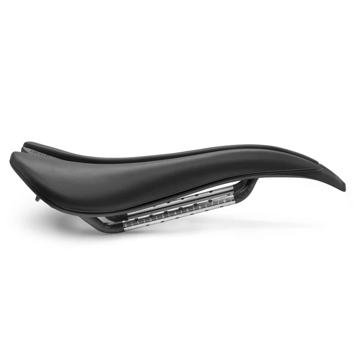 SELLE SMP EVO PLUS karbon pálcás nyereg
