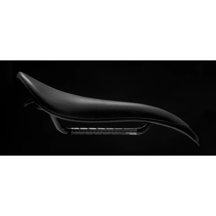 SELLE SMP EVO PLUS karbon pálcás nyereg